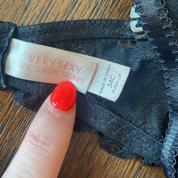 Victoria’s Secret Very Sexy Push-Up Bra! - Picture 5 of 5